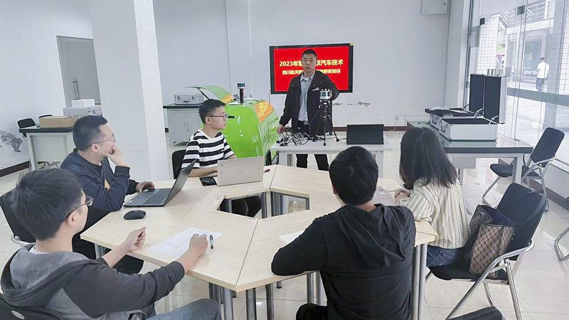 会计实操培训与考证培训：优缺点解析