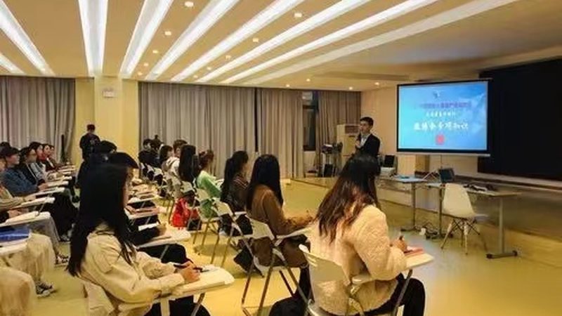 在挑选培训机构时，要避免以下误区：