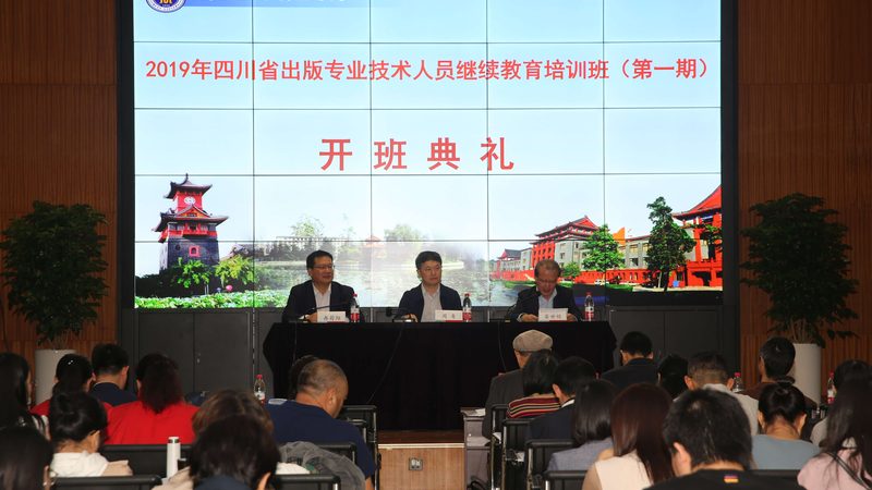 一般来说，成人高考备考计划可以分为以下几个阶段：
